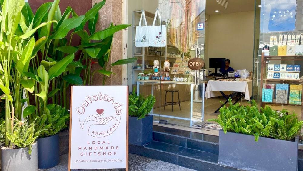 Outstanda Handcraft stands out with its colorful facade, attracting tourists with its unique handcrafted items from Danang